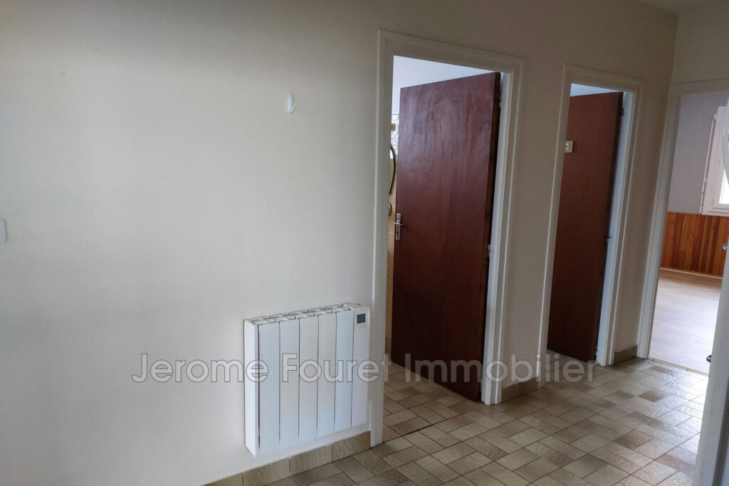 Appartement type 3 comprenant une pièce principale, … – 3 pièces – 2 chambres – 68.58 m²