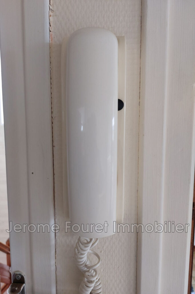 Appartement type 3 comprenant une pièce principale, … – 3 pièces – 2 chambres – 68.58 m²