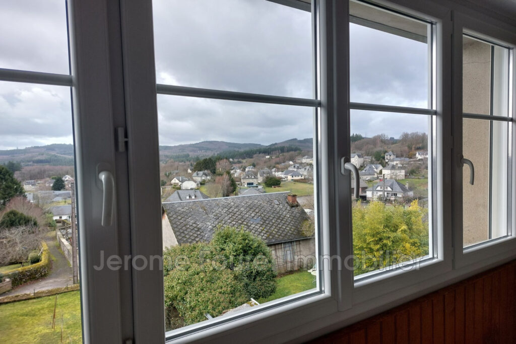 Appartement type 3 comprenant une pièce principale, … – 3 pièces – 2 chambres – 68.58 m²