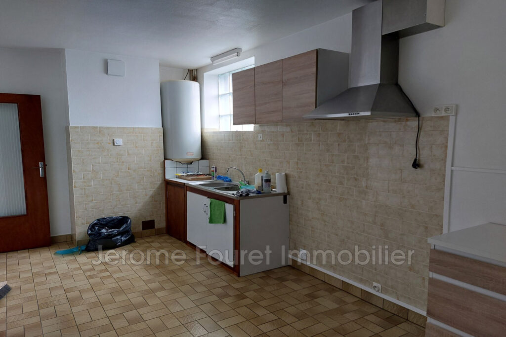 Appartement type 3 comprenant une pièce principale, … – 3 pièces – 2 chambres – 68.58 m²