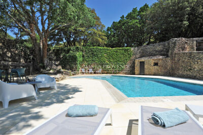 Mas de Charme en Pierre à Gordes : Location Saisonnière au Coeu – 4 pièces – 4 chambres – 160.00 m²