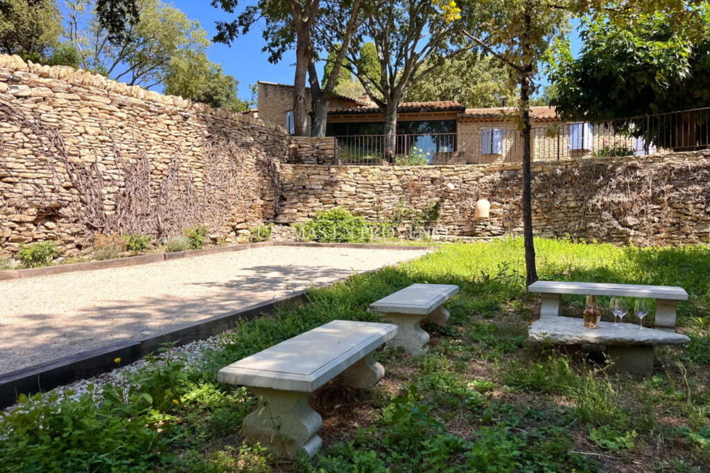 Mas de Charme en Pierre à Gordes : Location Saisonnière au Coeu – 4 pièces – 4 chambres – 160.00 m²