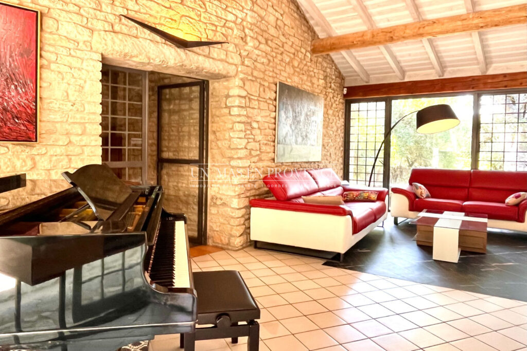Mas de Charme en Pierre à Gordes : Location Saisonnière au Coeu – 4 pièces – 4 chambres – 160.00 m²