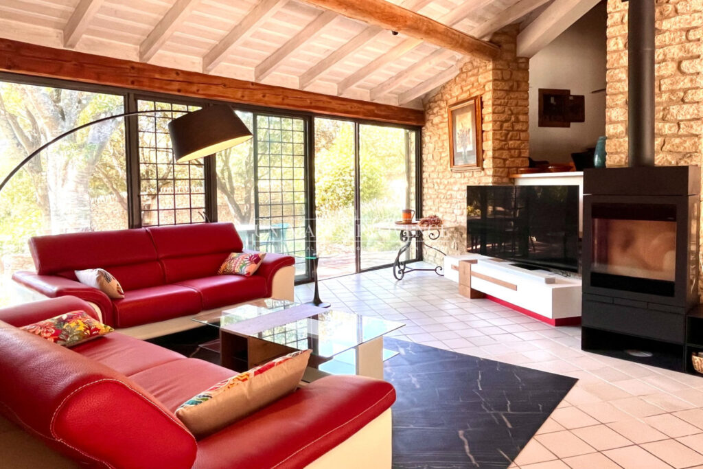 Mas de Charme en Pierre à Gordes : Location Saisonnière au Coeu – 4 pièces – 4 chambres – 160.00 m²