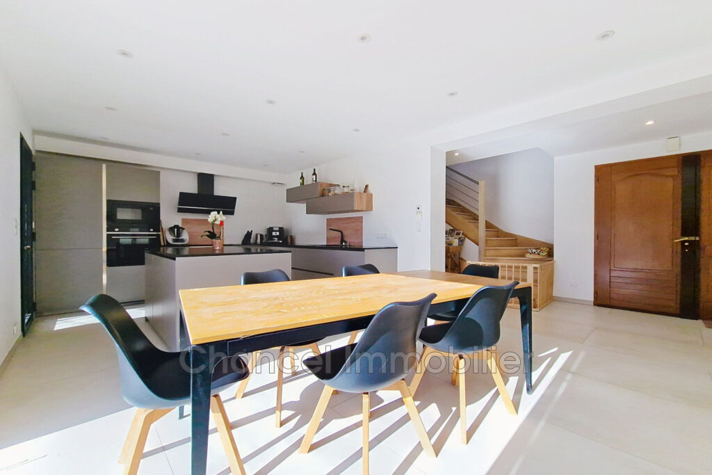 vente maison 5 Pièce(s) – 5 pièces – 3 chambres – 164.00 m²