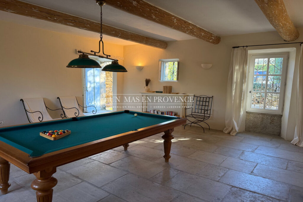 Mas Provençal en Pierre avec Piscine à Gordes ? Location Saiso – NR pièces – 4 chambres