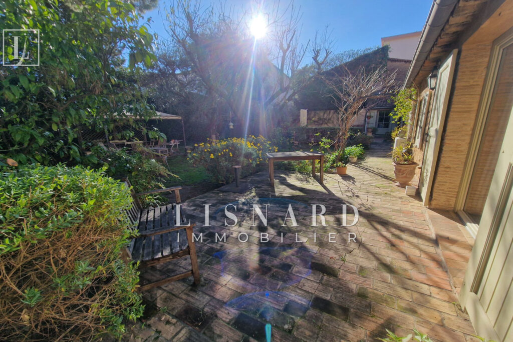 vente maison 5 Pièce(s) – 5 pièces – 4 chambres – 220.00 m²