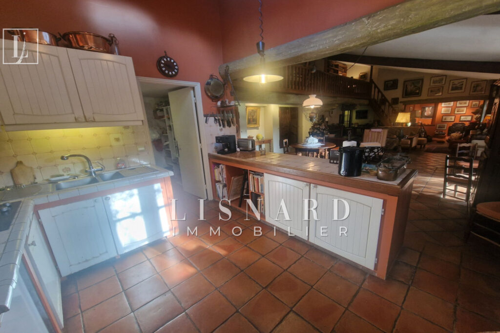 vente maison 5 Pièce(s) – 5 pièces – 4 chambres – 220.00 m²