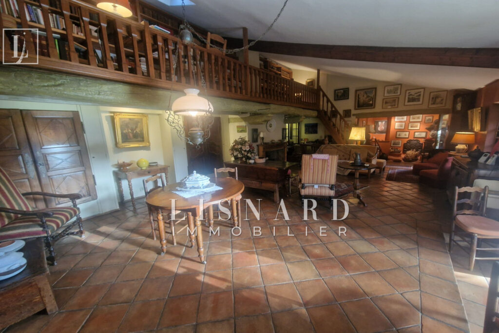 vente maison 5 Pièce(s) – 5 pièces – 4 chambres – 220.00 m²