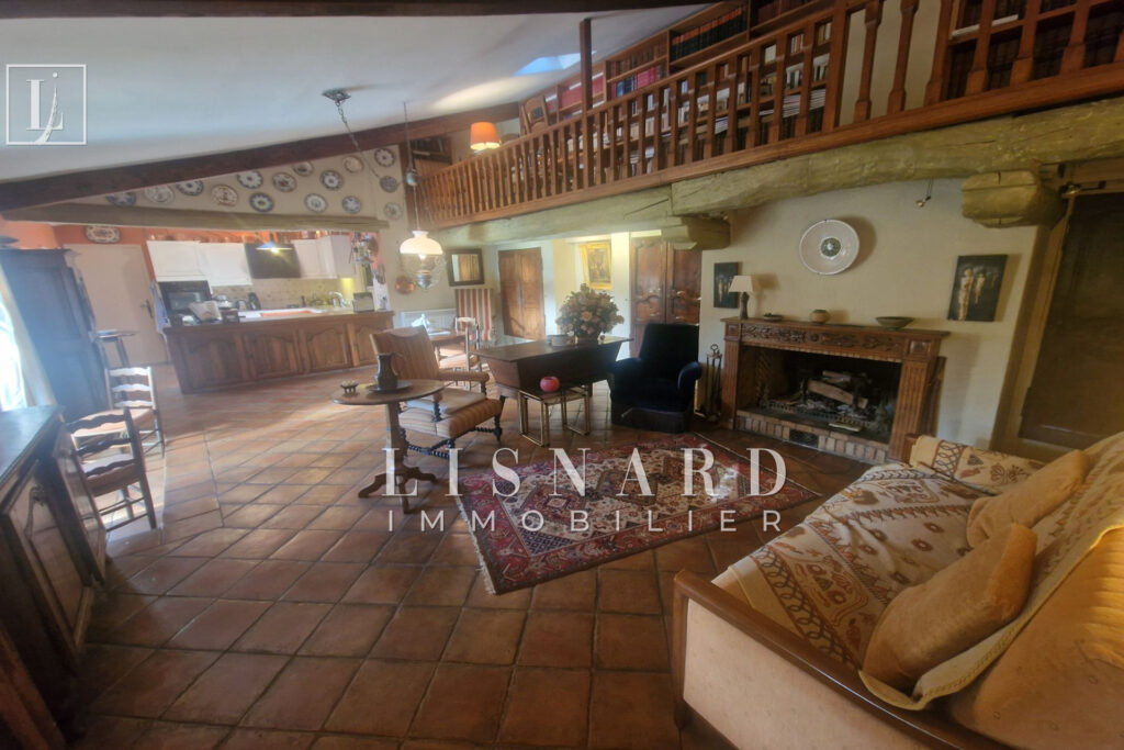 vente maison 5 Pièce(s) – 5 pièces – 4 chambres – 220.00 m²