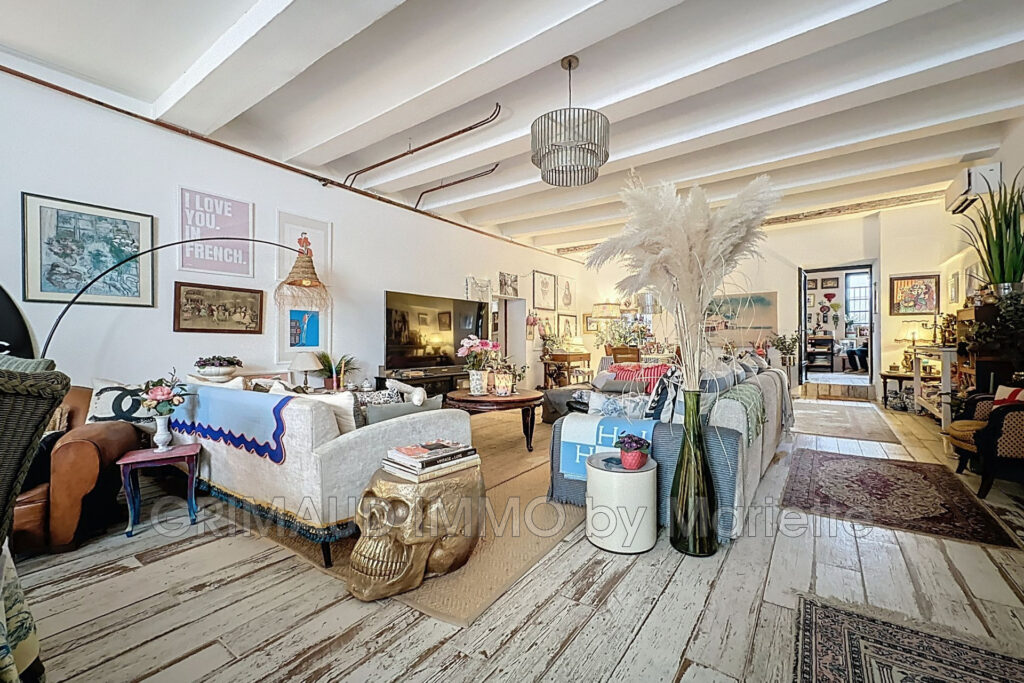 belle maison de village renovée et avec jardinet – 8 pièces – 6 chambres – 300.57 m²