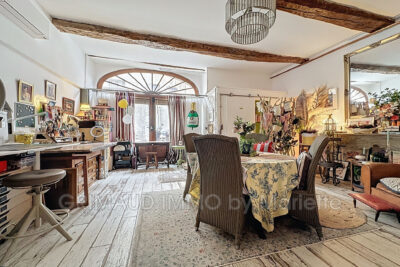 belle maison de village renovée et avec jardinet – 8 pièces – 6 chambres – 300.57 m²