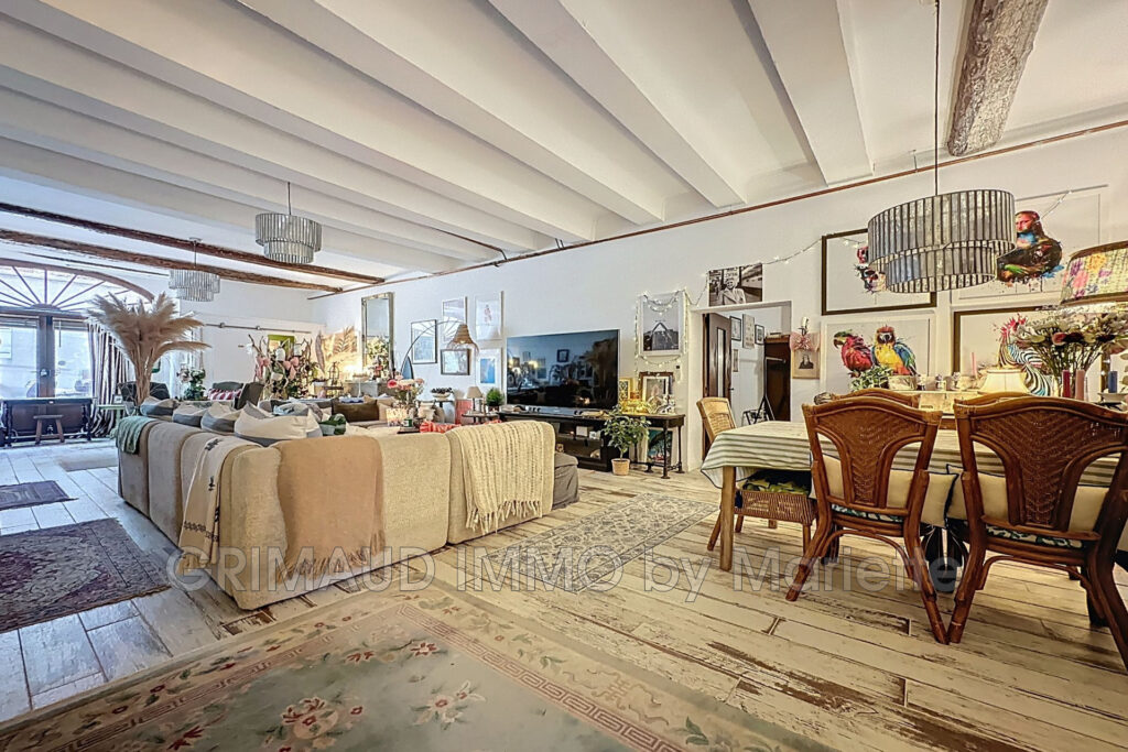 belle maison de village renovée et avec jardinet – 8 pièces – 6 chambres – 300.57 m²