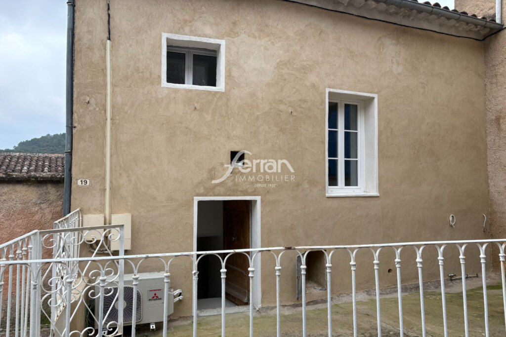 A louer à Entrecasteaux T3/4 avec terrasse – 3 pièces – 2 chambres – 80.00 m²