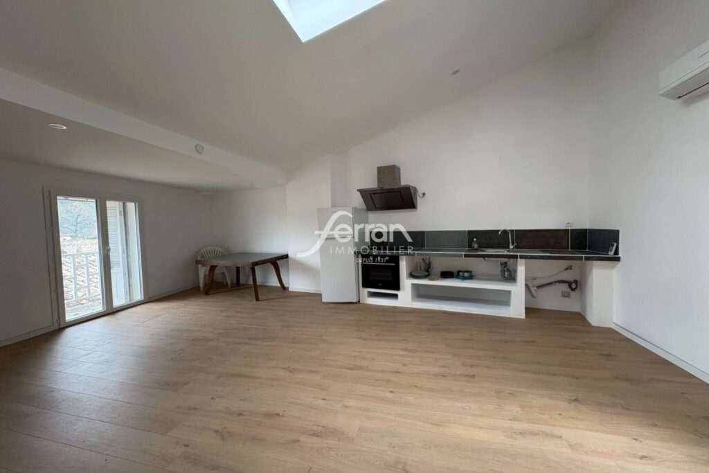 A louer à Entrecasteaux T3/4 avec terrasse – 3 pièces – 2 chambres – 80.00 m²