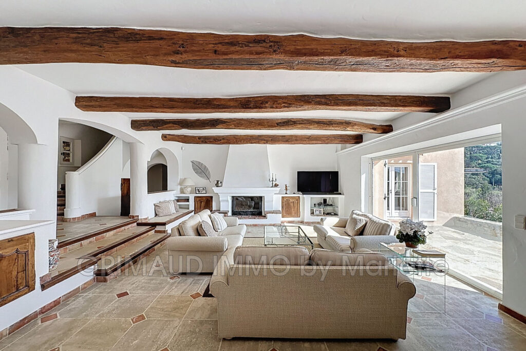 Belle villa avec vue château de Grimaud – 6 pièces – 4 chambres – 180.00 m²