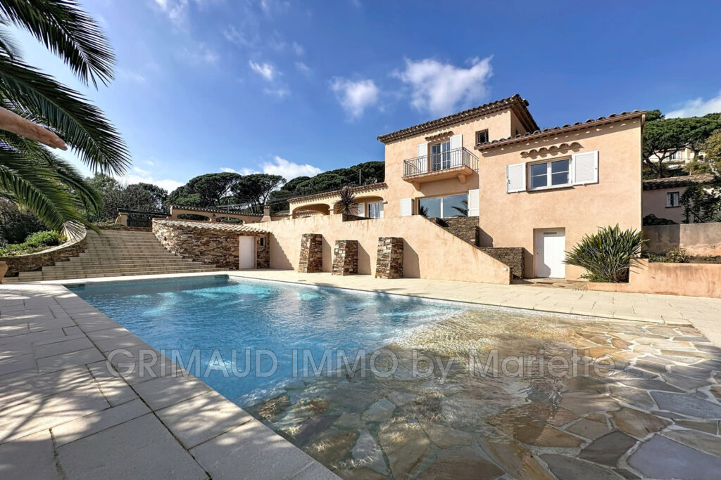 Belle villa avec vue château de Grimaud – 6 pièces – 4 chambres – 180.00 m²