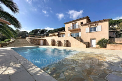 Belle villa avec vue château de Grimaud – 6 pièces – 4 chambres – 180.00 m²