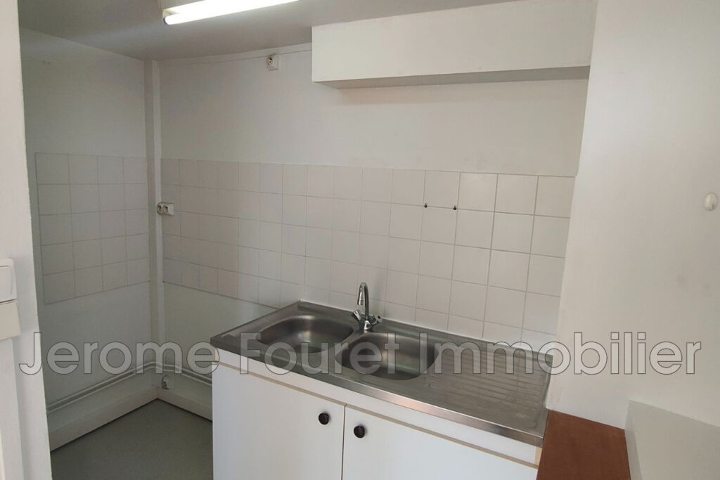 vente immeuble 4 Pièce(s) – 4 pièces – 8 chambres – 242.00 m²