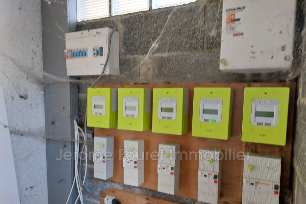 vente immeuble 4 Pièce(s) – 4 pièces – 8 chambres – 242.00 m²