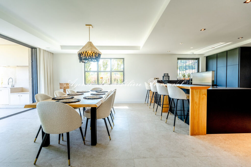 vente villa 6 Pièce(s) – 6 pièces – 4 chambres – 370.00 m²