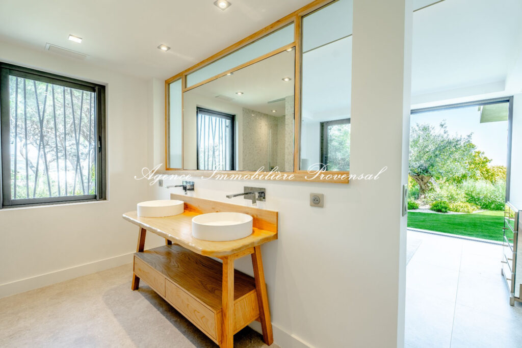 vente villa 6 Pièce(s) – 6 pièces – 4 chambres – 370.00 m²