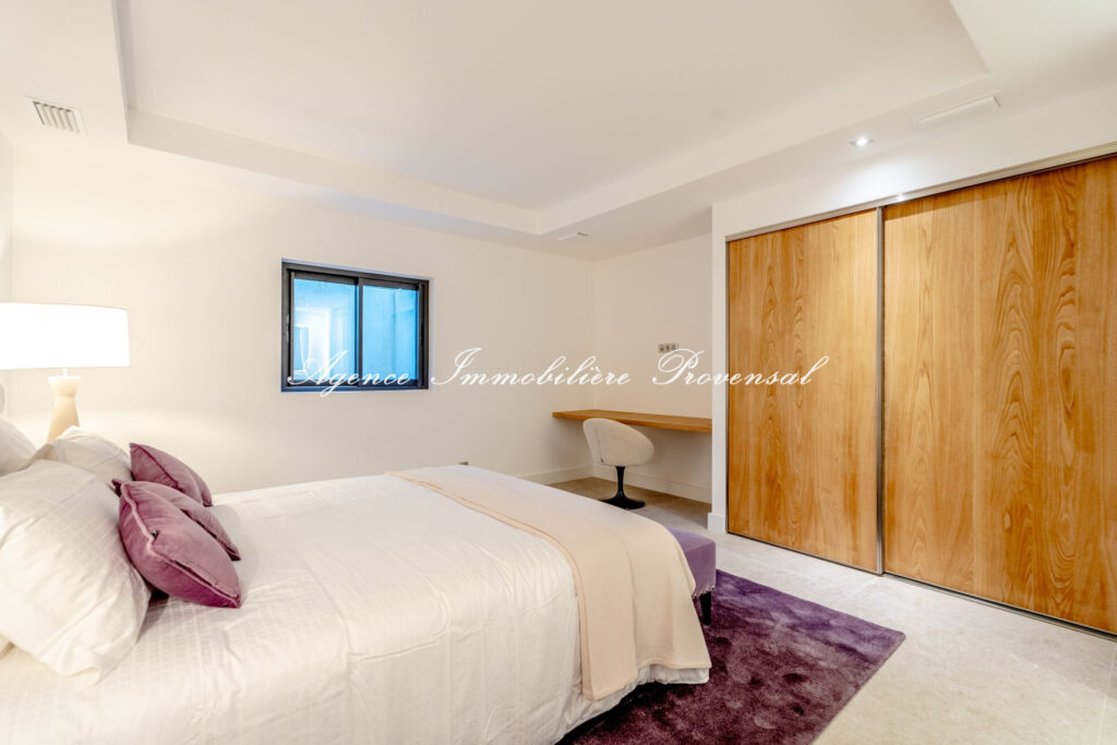 vente villa 6 Pièce(s) – 6 pièces – 4 chambres – 370.00 m²