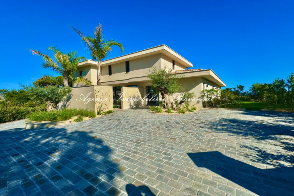 vente villa 6 Pièce(s) – 6 pièces – 4 chambres – 370.00 m²