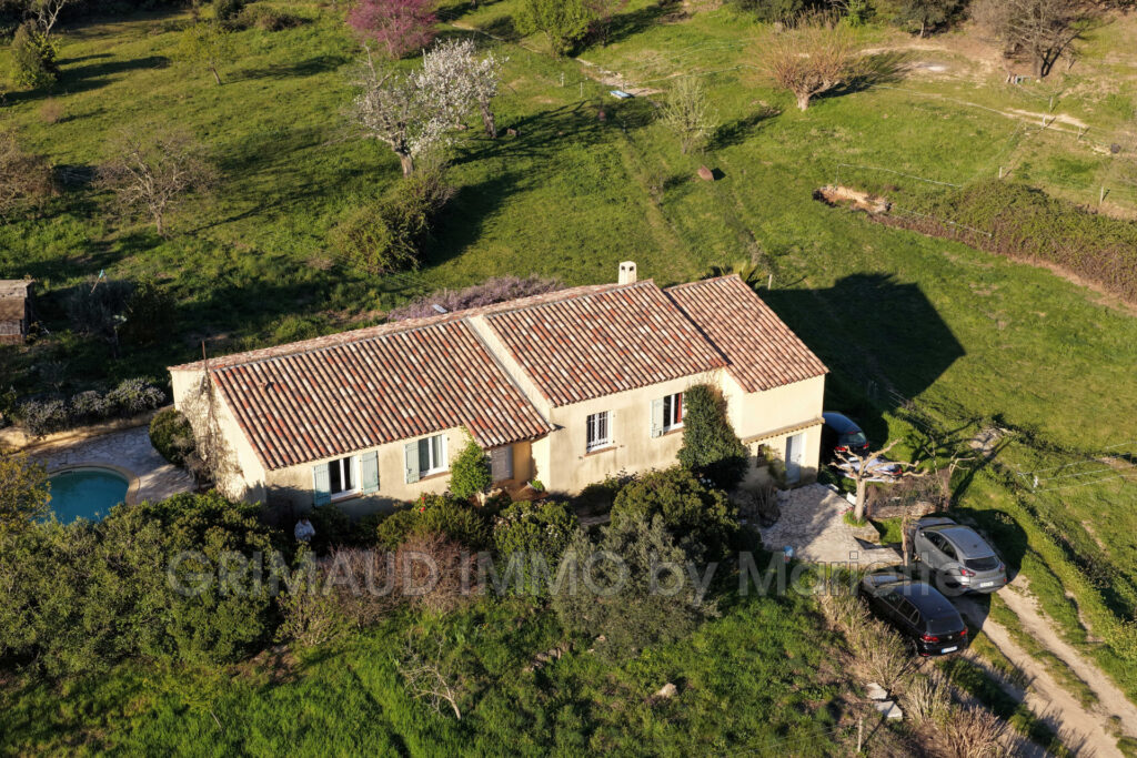 maison de campagne, au calme avec 4 chambres, piscine – 6 pièces – 4 chambres – 137.97 m²