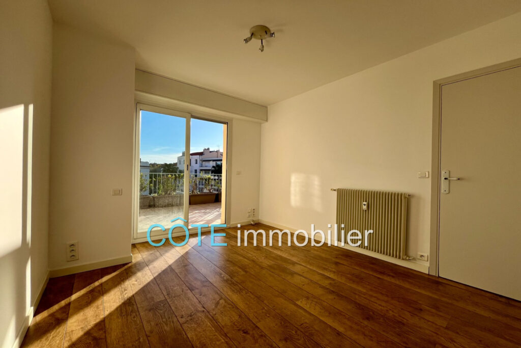 Centre, 3 pièces 75 m² étage élevé + grande terrasse de 28 m² – 3 pièces – 2 chambres – 75.00 m²