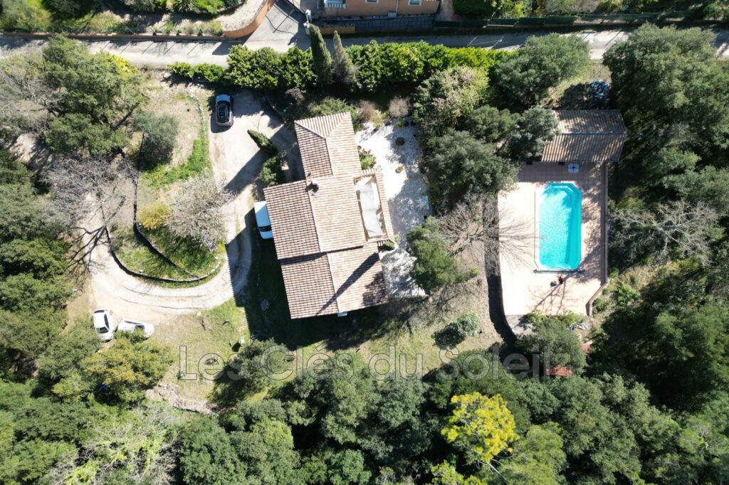 Belle Maison néo-provençale de 100 m² environ de plain-pied 15 – 5 pièces – 4 chambres – 150.00 m²