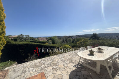 Villa d&rsquo;architecte ? Vue dégagée & cadre privilégié ? Cagnes-s – 6 pièces – 5 chambres – 155.00 m²