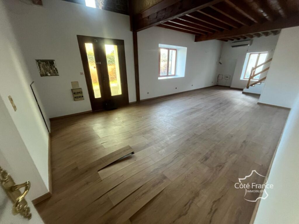 maison de 3 chambres au calme avec dépendances donnant sur l – 5 pièces – 3 chambres – 114 m²