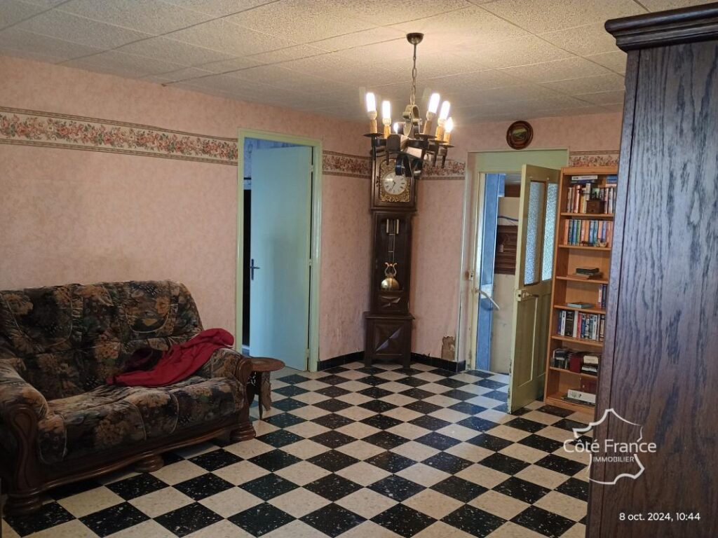 AISNE (02) – GERGNY – Maison de village à rénover – 10 pièces – 6 chambres – 210 m²