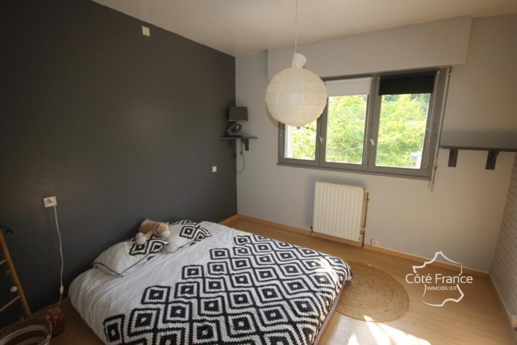 HIERGES Pavillon individuel de plain pied sur sous-sol compl – 5 pièces – 3 chambres – 135 m²