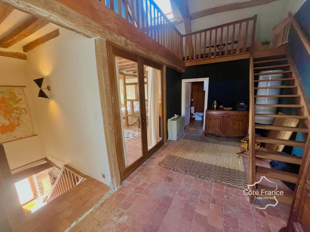 Demeure médiévale de charme avec vues imprenables au coeur de – 4 pièces – 2 chambres – 127 m²