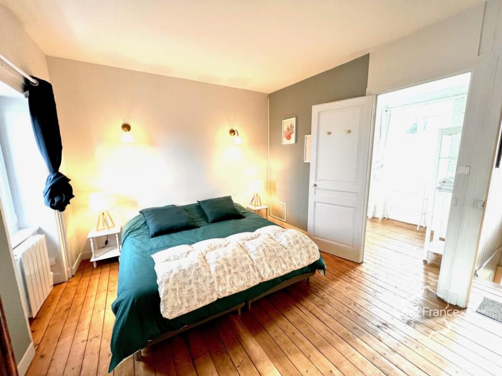 MAISON BOURGEOISE – 6 pièces – 4 chambres – 141 m²