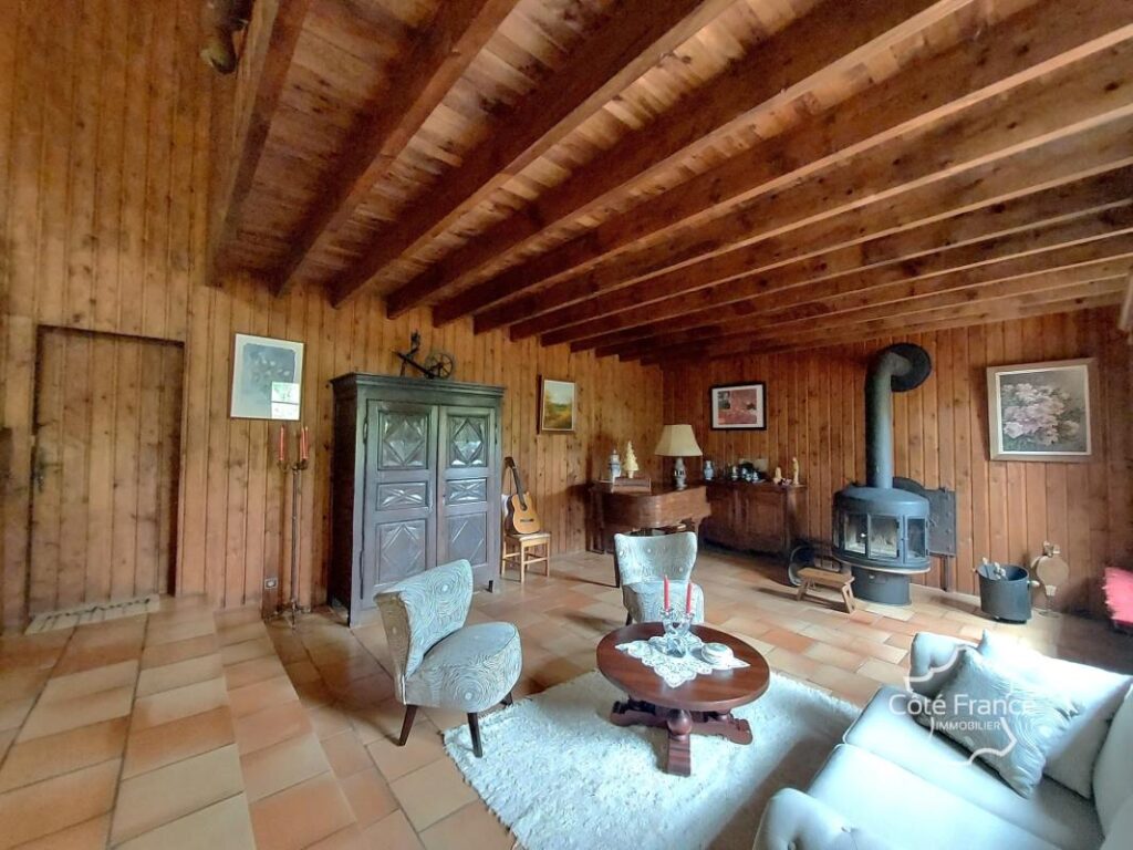 La quiétude d’ une propriété du XVIII ème siècle – 8 pièces – 4 chambres – 253 m²