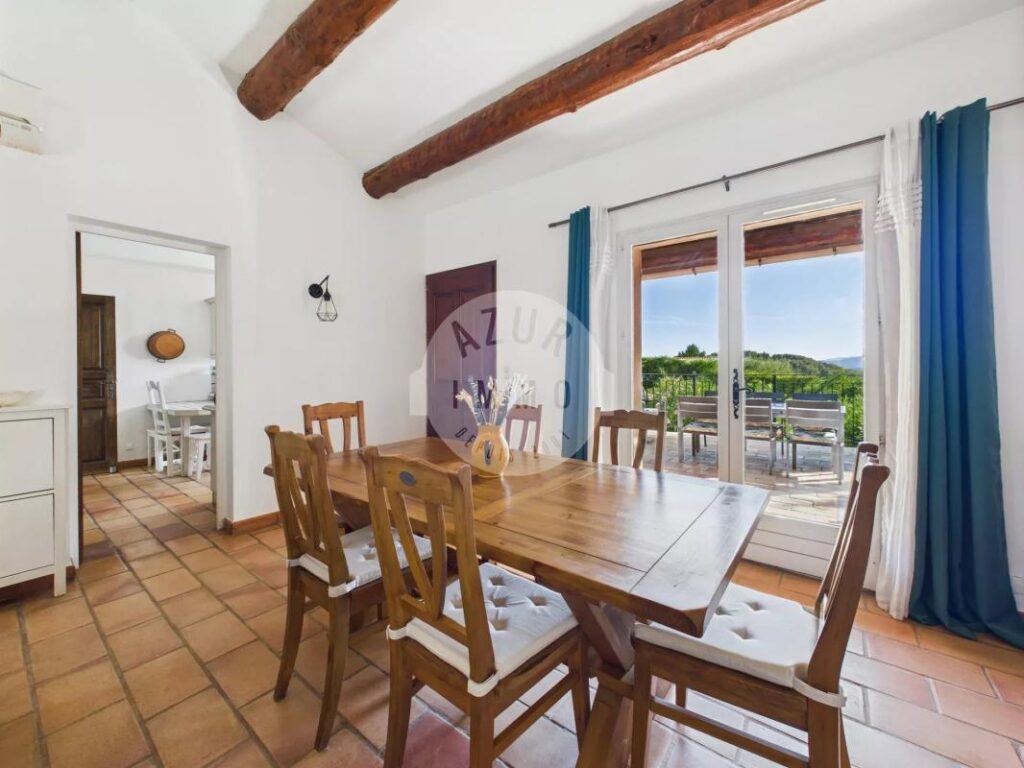 Maison de plain pied sur Roquevaire de 96m² sur 900m² de terrain avec piscine – 5 pièces – 3 chambres – 96 m²