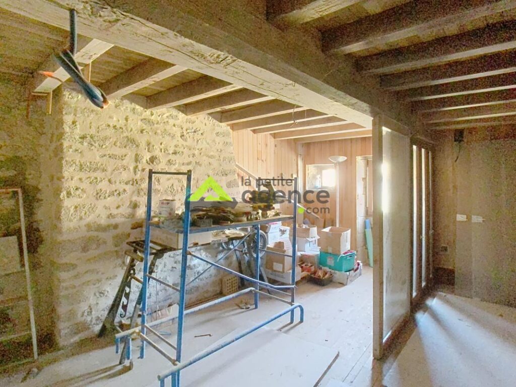 Maison de village à finir de restaurer – 5 pièces – 3 chambres – 95 m²