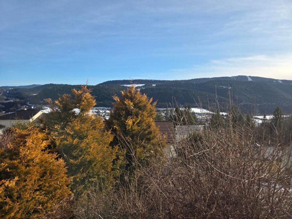 MAISON 7 PIECES 147 M² SUR TERRAIN DE 12 ARES 375000 EUROS – 7 pièces – 5 chambres – 147 m²