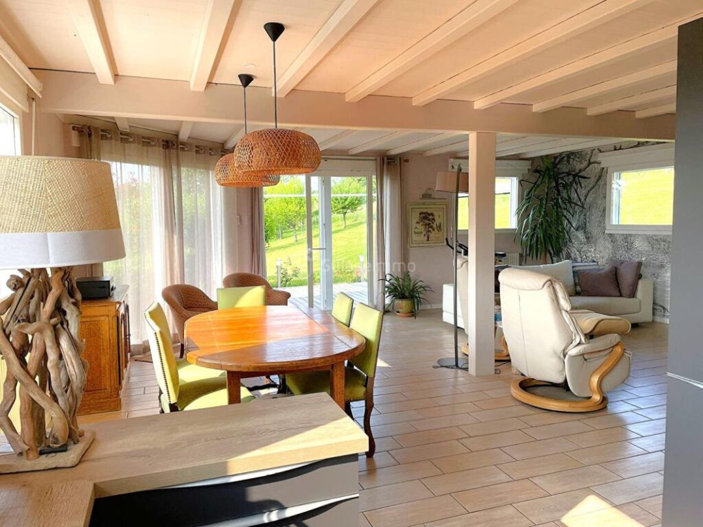 Maison 5 pièce(s) 145.23 m2 sur Terrain de 10 596 m2 – 6 pièces – 3 chambres – 145 m²