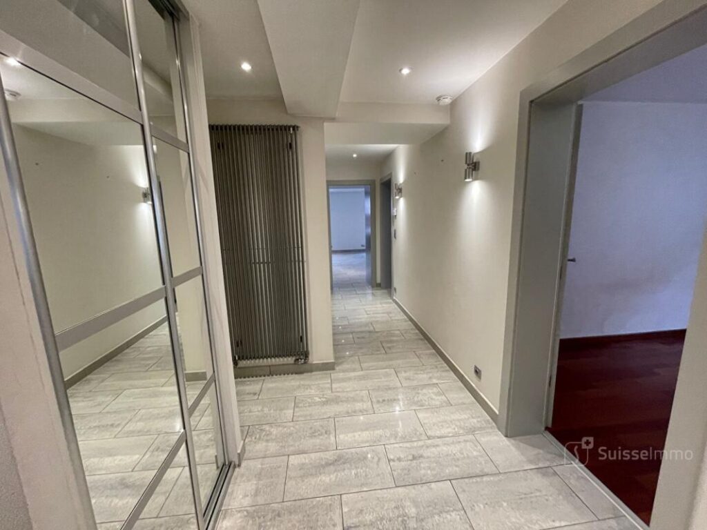 Vieille ville sur la place d’armes, bel appartement 5 pièces de 91.85M2 – 5 pièces – 3 chambres – 91 m²