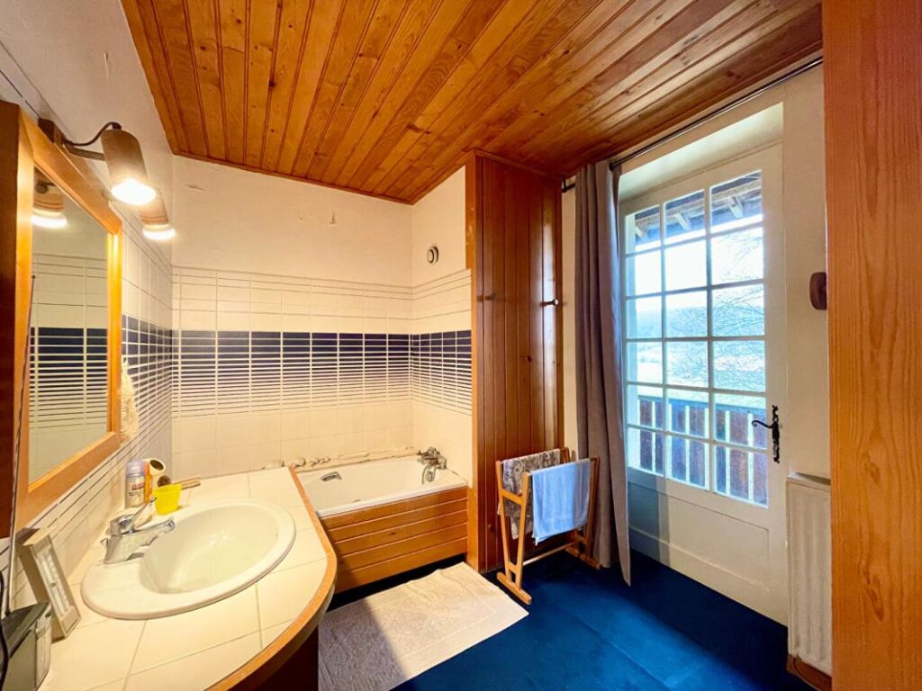 Maison – Charmoille – 8 pièces – 5 chambres – 162 m²