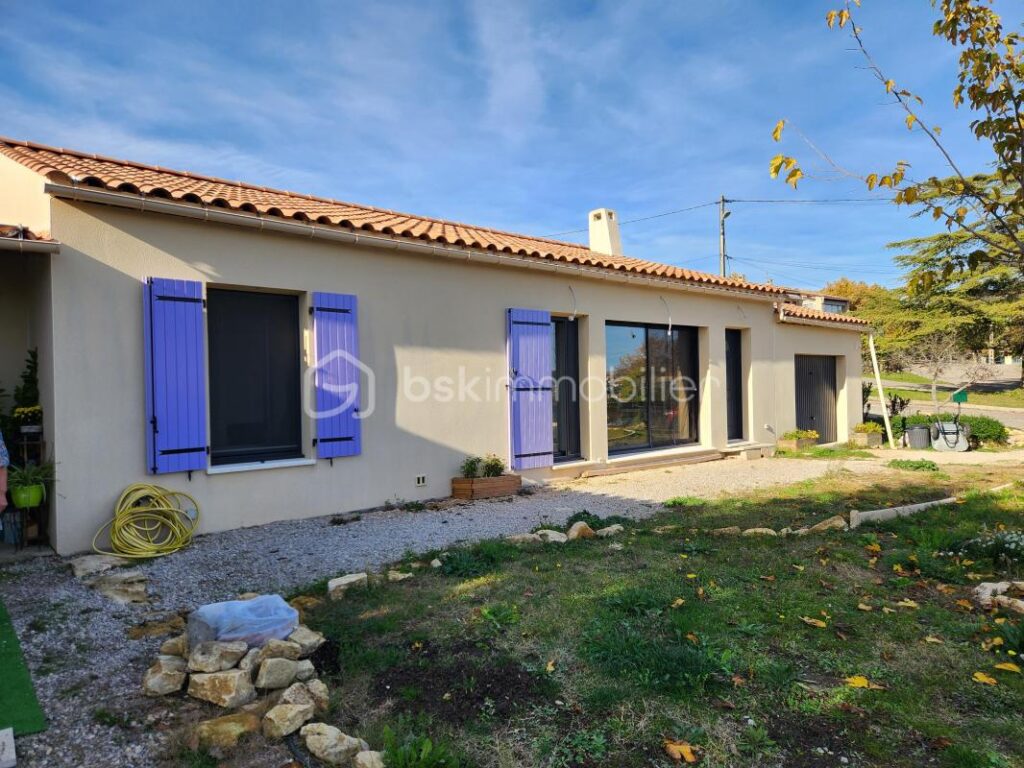 EXCLUSIVITE à FORCALQUIER : Deux logements indépendants de plain pied dans quartier calme ! – 8 pièces – 5 chambres – 175 m²