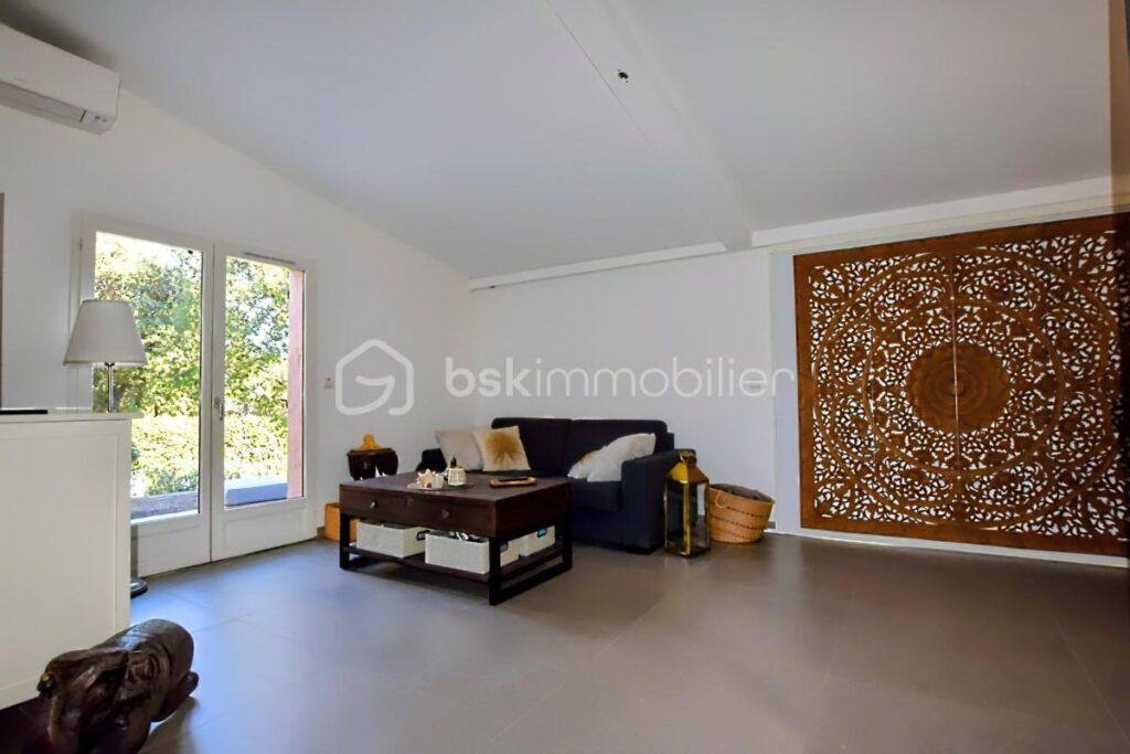 MAGNIFIQUE MAISON RÉNOVÉE 3 PIÈCES PLAIN-PIED DANS UN DOMAINE DE RÊVE – 3 pièces – 2 chambres – 72 m²