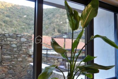 Maison de village en pierre entièrement rénovée – 3 pièces – 2 chambres – 90 m²