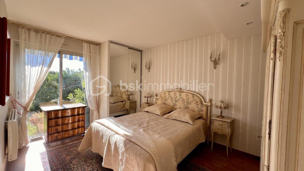 Villa 6 pièces, Piscine, Double garage, Calme, Quartier résidentiel – 6 pièces – 4 chambres – 150 m²