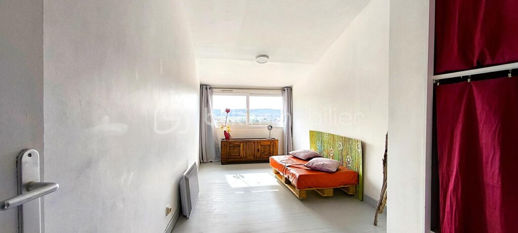 A vendre maison magnifique de 5 pièces , avec un jardin privé et 2 terrasses sur Venelles – 4 pièces – 3 chambres – 135 m²