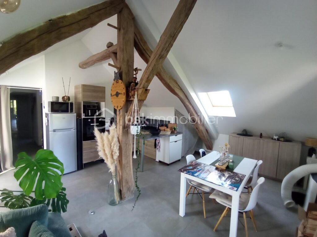 SUPERBE APPARTEMENT T3 DE CHARME DANS MAISON EN DERNIER ETAGE AVEC TERRASSE COUVERTE – 3 pièces – 3 chambres – 83 m²